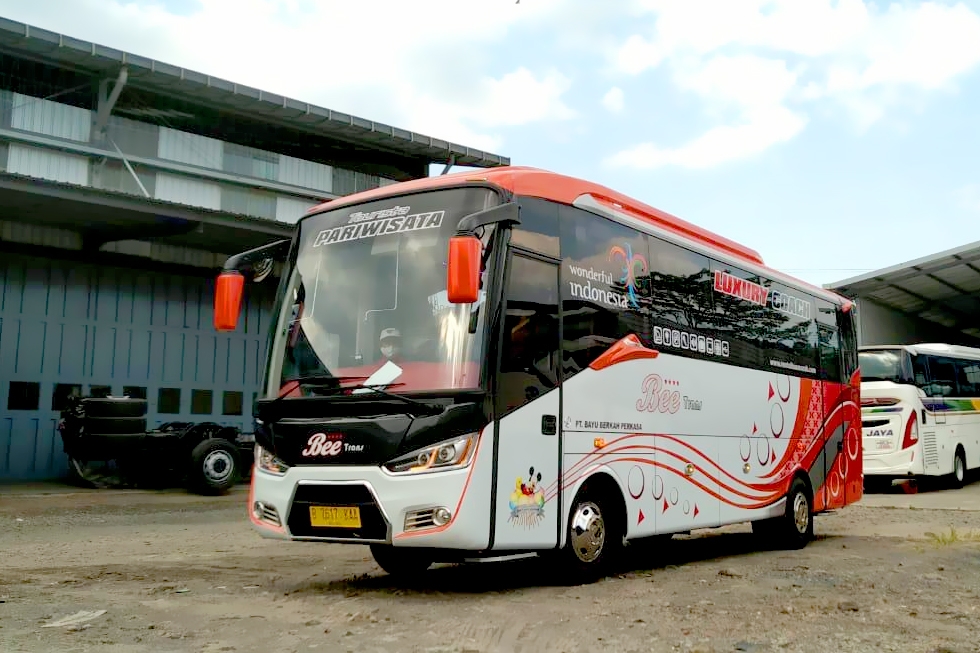 Medium Bus Legrest - Sewa Bus Pariwisata Beetrans