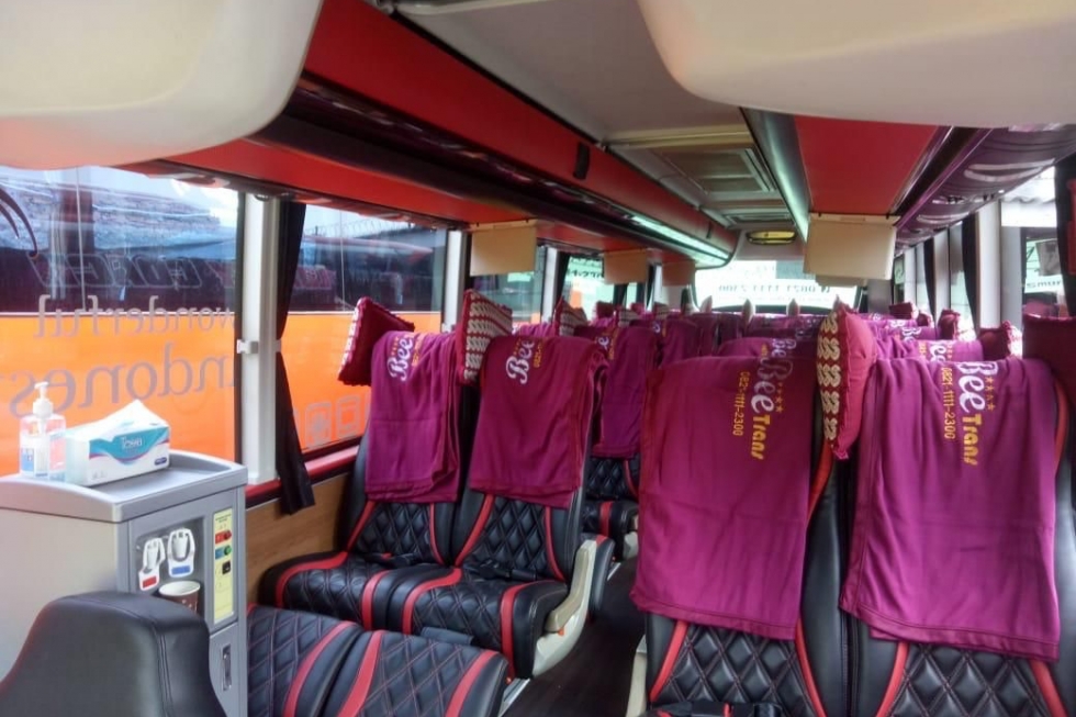 Medium Bus VIP Legrest - Sewa Bus Pariwisata Beetrans